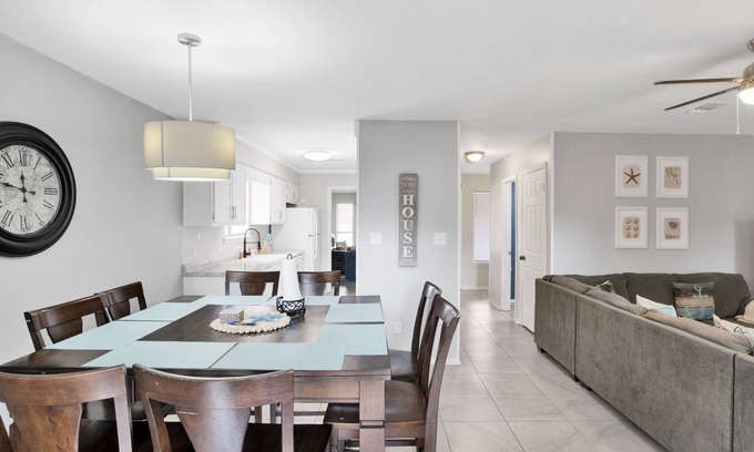 Northeast Pensacola House | Alicia Dr. Townhome~Dining-Shopping-Beaches