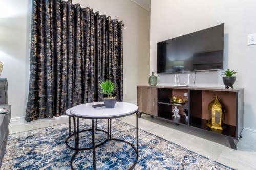 Greater Johannesburg Metropolitan Area Apartment | #AlimamaSpaces Pano's Greenspace