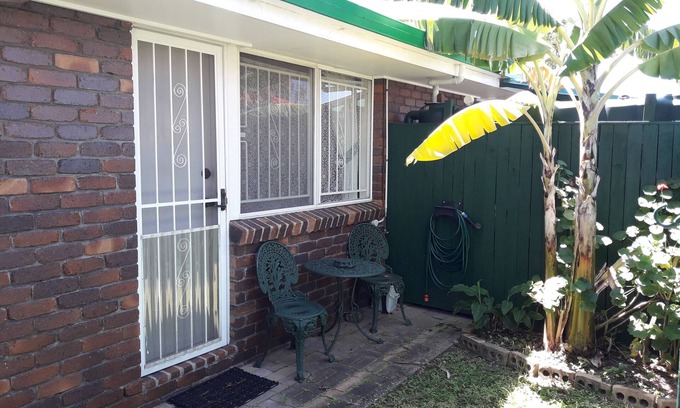 Kippa-Ring House | Alison's Rest. Close to station and shops.