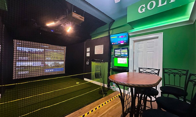 Jim Thorpe House | ALL-IN-ONE - GAME ROOM, GOLF SIMULATOR, HOT TUB, BBQ, EV CHARGER in Jim Thorpe!