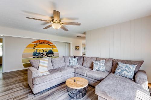 Mills River House | All Roads Lead to Here