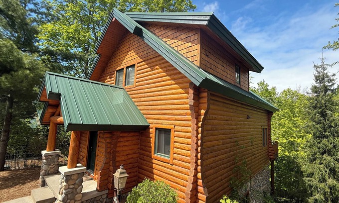 Boyne City Cabin | All Season Adventure - Hot Tub - Luxe Cabin on Boyne Mountain