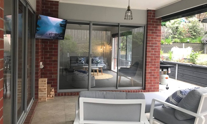 Rosebud House | All Seasons Family Retreat with Spa & Pool table