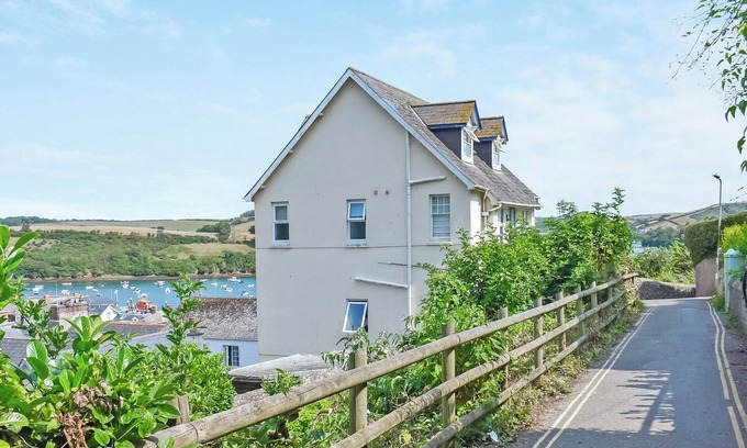 Salcombe Apartment | All that Salcombe has to offer from your perfect family base.
