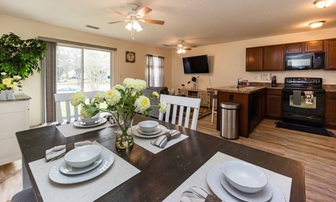 Doctors Inlet House | All The Comforts of Home, Close to Everything