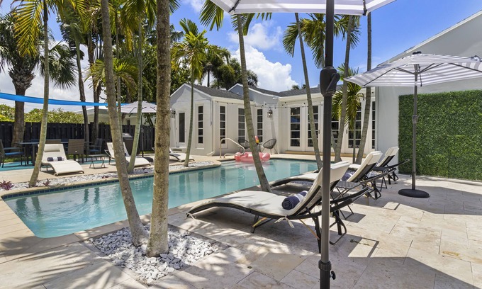 Southside House | All Things Paradise - Large Pool & Outdoor Games!