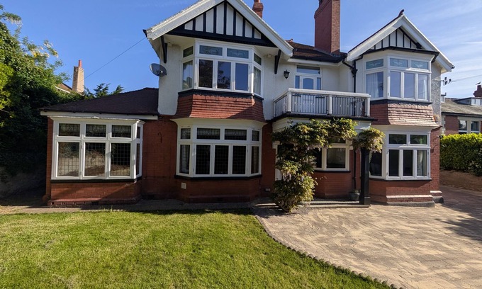 Rhos on Sea Cottage | Allenbrook - sleeps 9 guests in 5 bedrooms