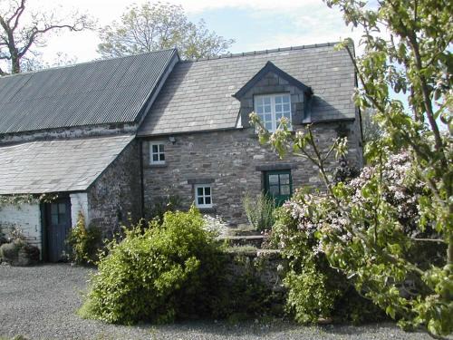 Pwllgloyw House | Alltybrain Farm Cottages and Farmhouse B&B