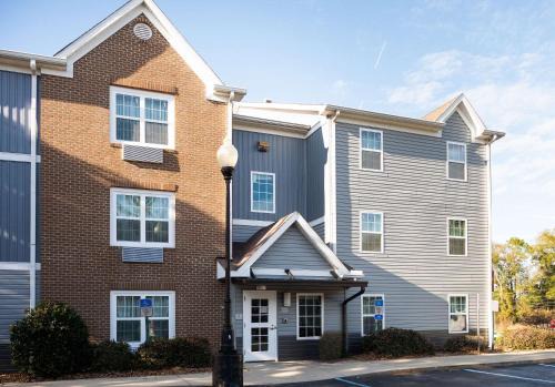 Tallahassee Hotel | Alluxsuites at 1876, an Ascend Collection Hotel