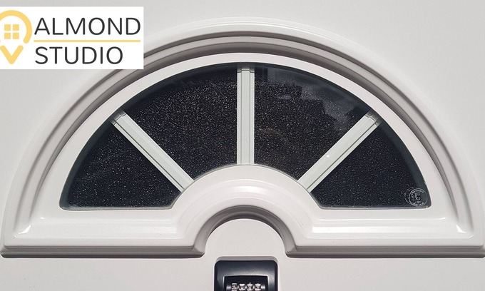 Nottingham House | Almond Studio - entire garden guest house with NETFLIX and fast WiFi