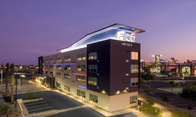 Glendale Sports and Entertainment District Hotel | Aloft Glendale at Westgate
