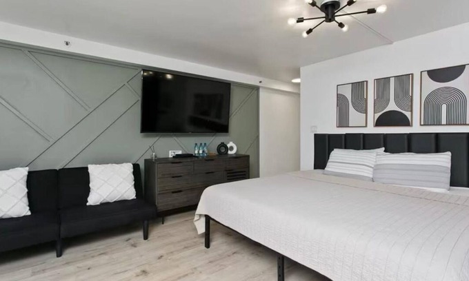 Waikiki Apartment | Aloha Suite Near the Sea IV, 3 Block Walk to Beach