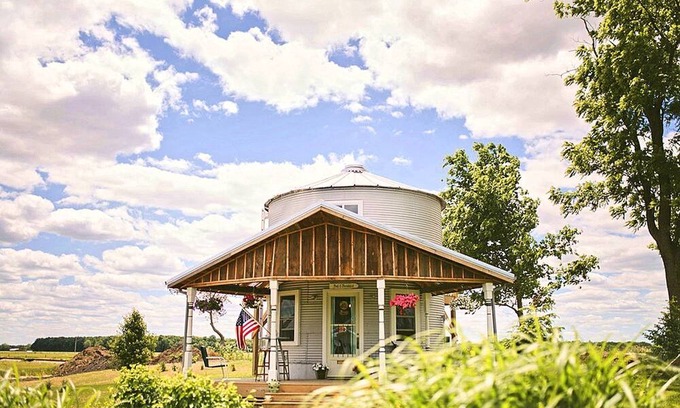 Alvan House | Alojamiento único en un granero reformado en Alvin, Illinois