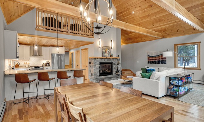 Sunday River Area House | Alpenglow at Barker- Walk to the slopes