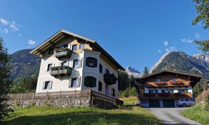 Lofer Apartment | Alpenrose, Haus - Apartment/2 Schlafräume/bad, WC