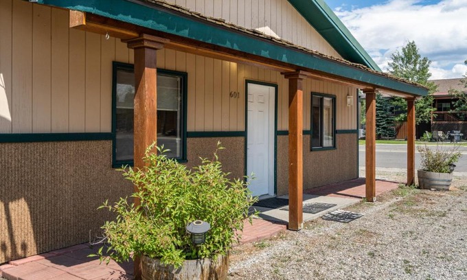 West Yellowstone House | Alpine #2