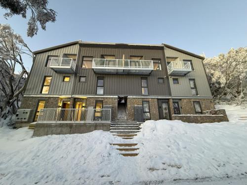 Mount Buller House | Alpine Chalet 3BR with Heated Floors and Fast Wi-Fi
