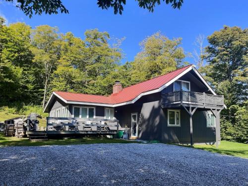 Killington House | Alpine Chalet Grill, Fire pit, Pool, Gym, CornHole