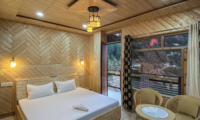 Theog Bed & Breakfast | Alpine Crest Homestay