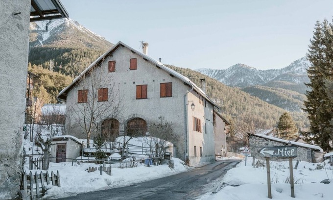 Montgenevre Apartment | Alpine duplex apartment for 9 people