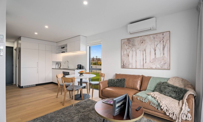 Albert Town House | Alpine Grandview Luxury Townhouse - Explore Wanaka