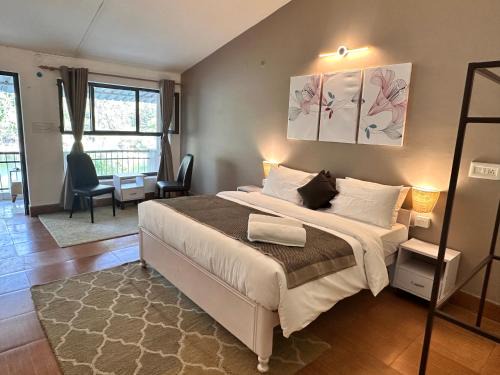 Naukuchiyatal Hotel | Alt life - By the Lake - Naukuchiatal