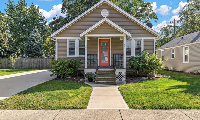 Lakeside House | Always Philo – Relax & Gather in This 3BR, 2BA Family-Friendly Muskegon Home