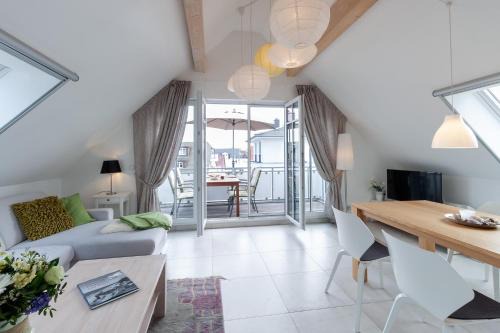 Zingst Apartment | Am Horizont No 2 für 2-4 Pers, 2 Schlafz, Babybett, Südbalkon, kostenloser Parkplatz 400 Meter zum Strand