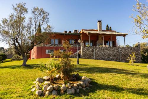 Aigialeia House | Amara Haven