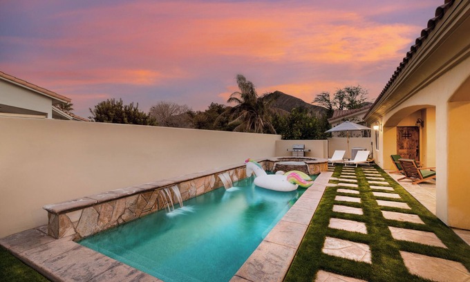 Desert Club Estates House | Amarilla by AvantStay | Peaceful Paradise w/Pool, Spa & Theatre Room
