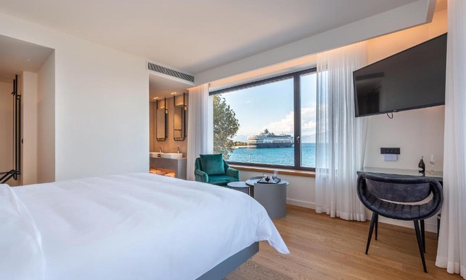 Aigio Hotel | Amario Suites Hotel