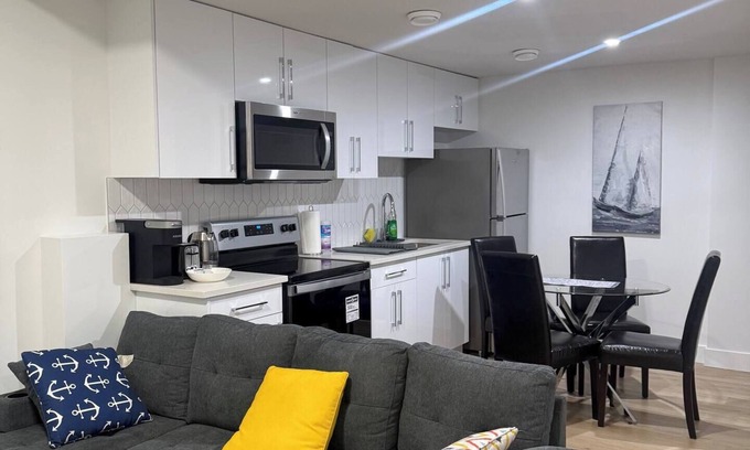 Northeast Edmonton House | Amazing 2-bedroom house with WiFi in Edmonton