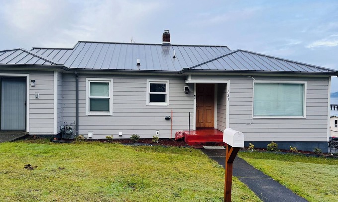 Astoria House | Amazing 2-bedroom house in Astoria