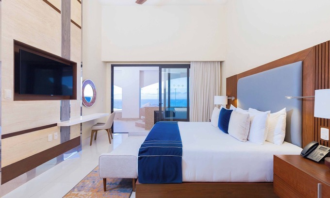 San Jose del Cabo Condo | Amazing 3-bedroom condo with pool, fitness room, in phenomenal Chileno Bay, Cabo