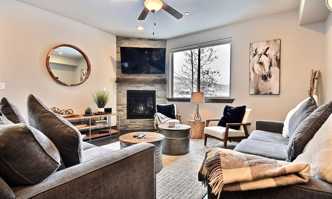 Park City Condo | Amazing 3BR w/New Furnishings & Hot Tub! Mins. Away from Deer Valley/Park City