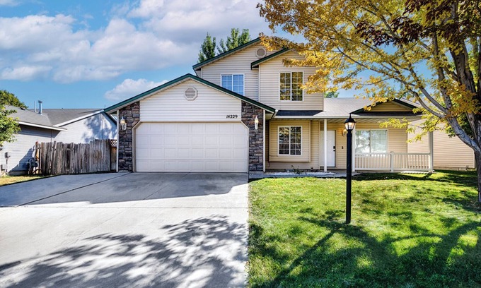 Caldwell House | Amazing 4 bedroom, cozy home conveniently located near the Caldwell Wineries!