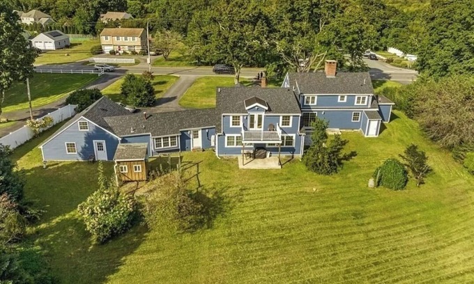 Marshfield House | Amazing 4 bedroom home in the coastal beautiful town of Marshfield Massachusetts