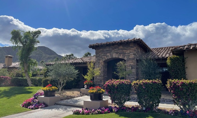 Indian Wells House | Amazing 5 bedroom Indian Wells Country Club home with private backyard!