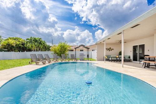 Hollywood Hills House | Amazing 5BR Villa Heated Pool near Hard Rock