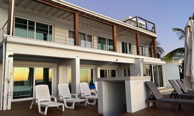 Maho House | Amazing 7 Bedroom 5 Bath Villa Beachfront Private Pool