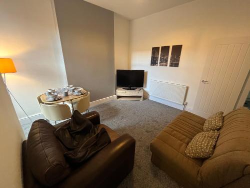 Hull Apartment | AMAZING 8 person 4 bedroom and 2 bathroom MEGA house!