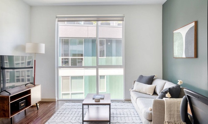 Old Ballard Apartment | Amazing Ballard 1BR w/W/D, BBQ & Gym, near Waterfront, by Blueground