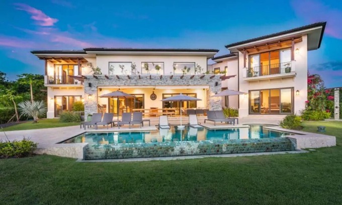 Tamarindo House | Amazing Beach Villa on the golf course of Hacienda Pinilla
