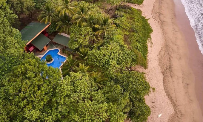 Palm Beach Estates House | Amazing Beachfront Chalet with big private pool