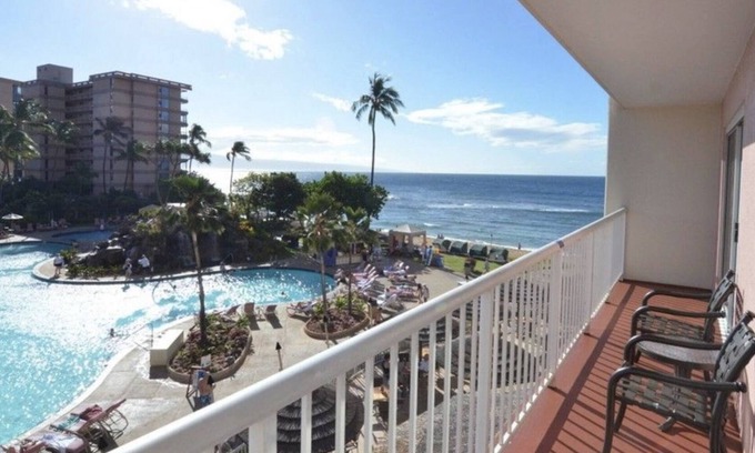Honokowai Resort | Amazing BeachFront Resort on Famous Kaanapali