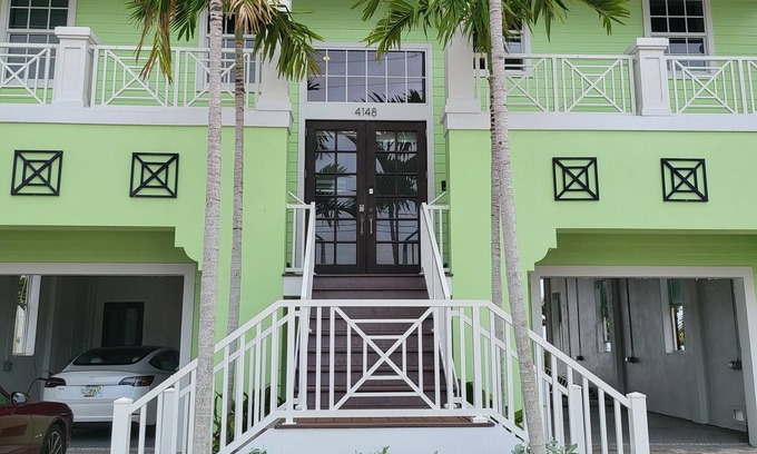 Fort Myers Beach House | Amazing beautiful beachfront property!