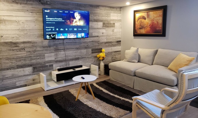 Winnipeg House | Amazing Cozy Cove