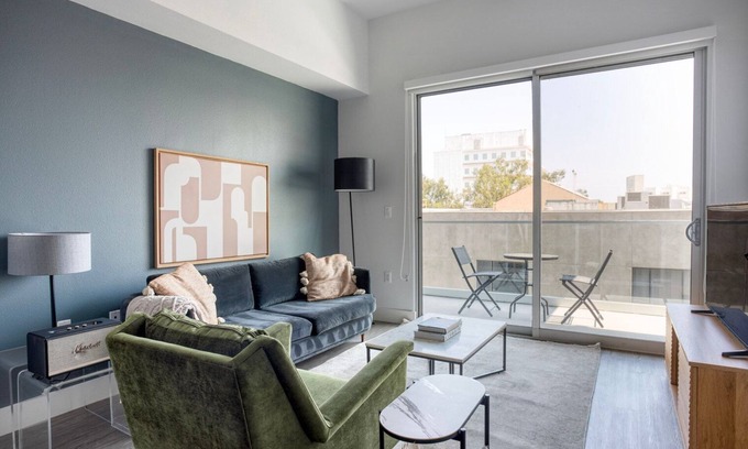 Culver City Apartment | Amazing Culver City 1BR w/Gym & Pool, nr 405, by Blueground