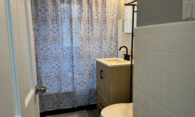 Mount Vernon Apartment | Amazing Downtown Location! Quiet & Spacious! #C