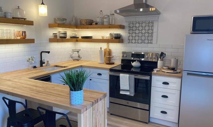 Napa Cottage | Amazing Farmhouse Style Cottage Near Downtown Napa!